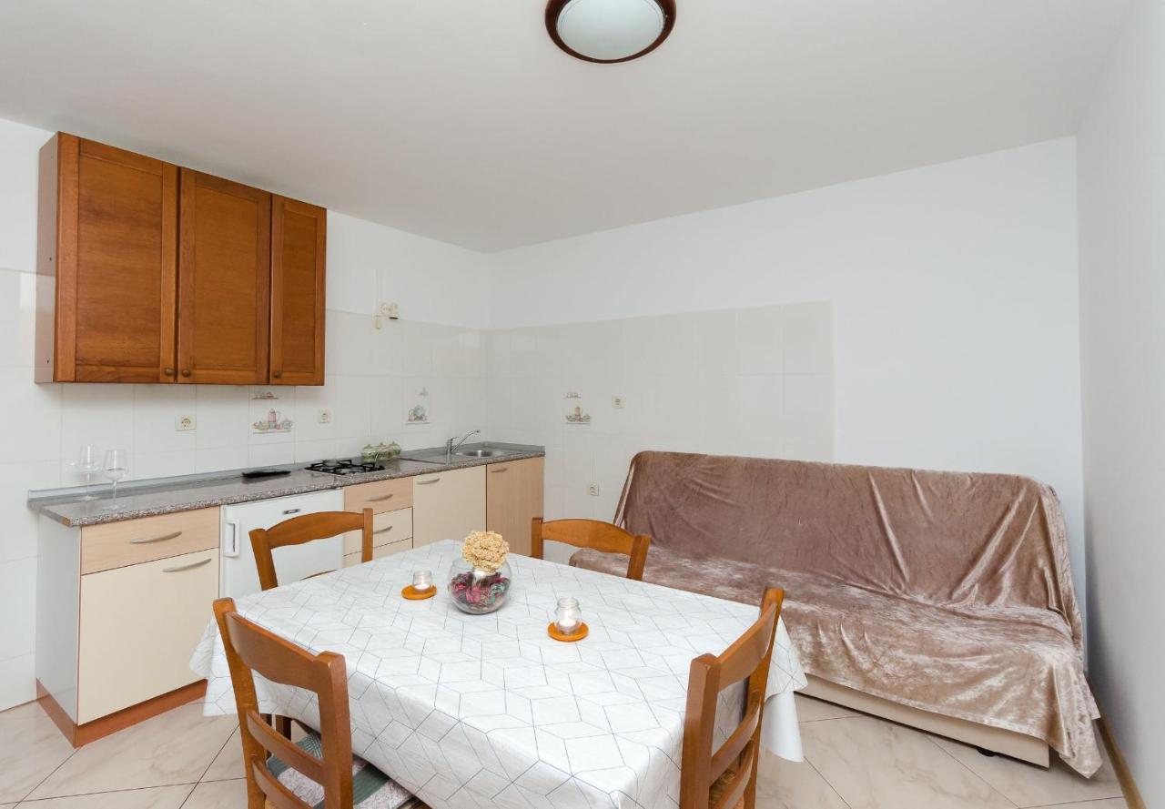 Apartment Zdenko ロヴィニ エクステリア 写真