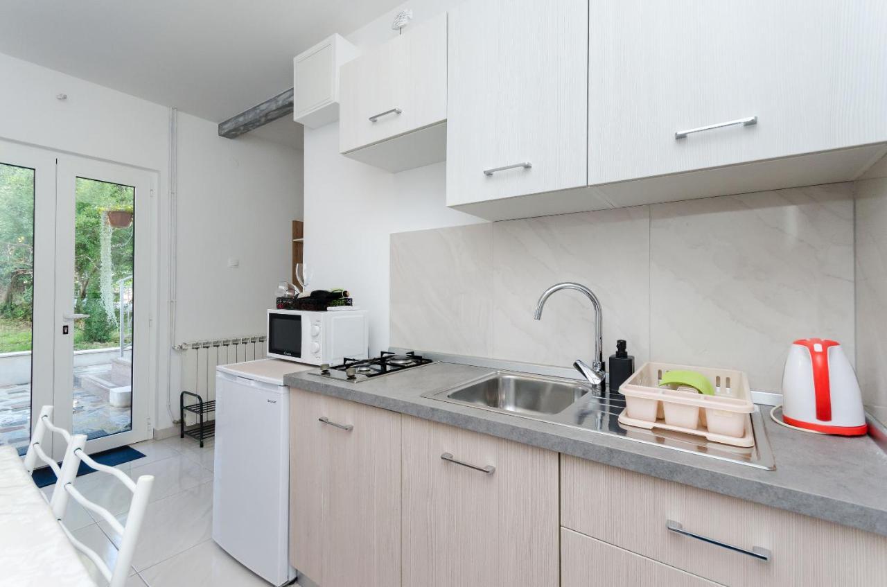Apartment Zdenko ロヴィニ エクステリア 写真