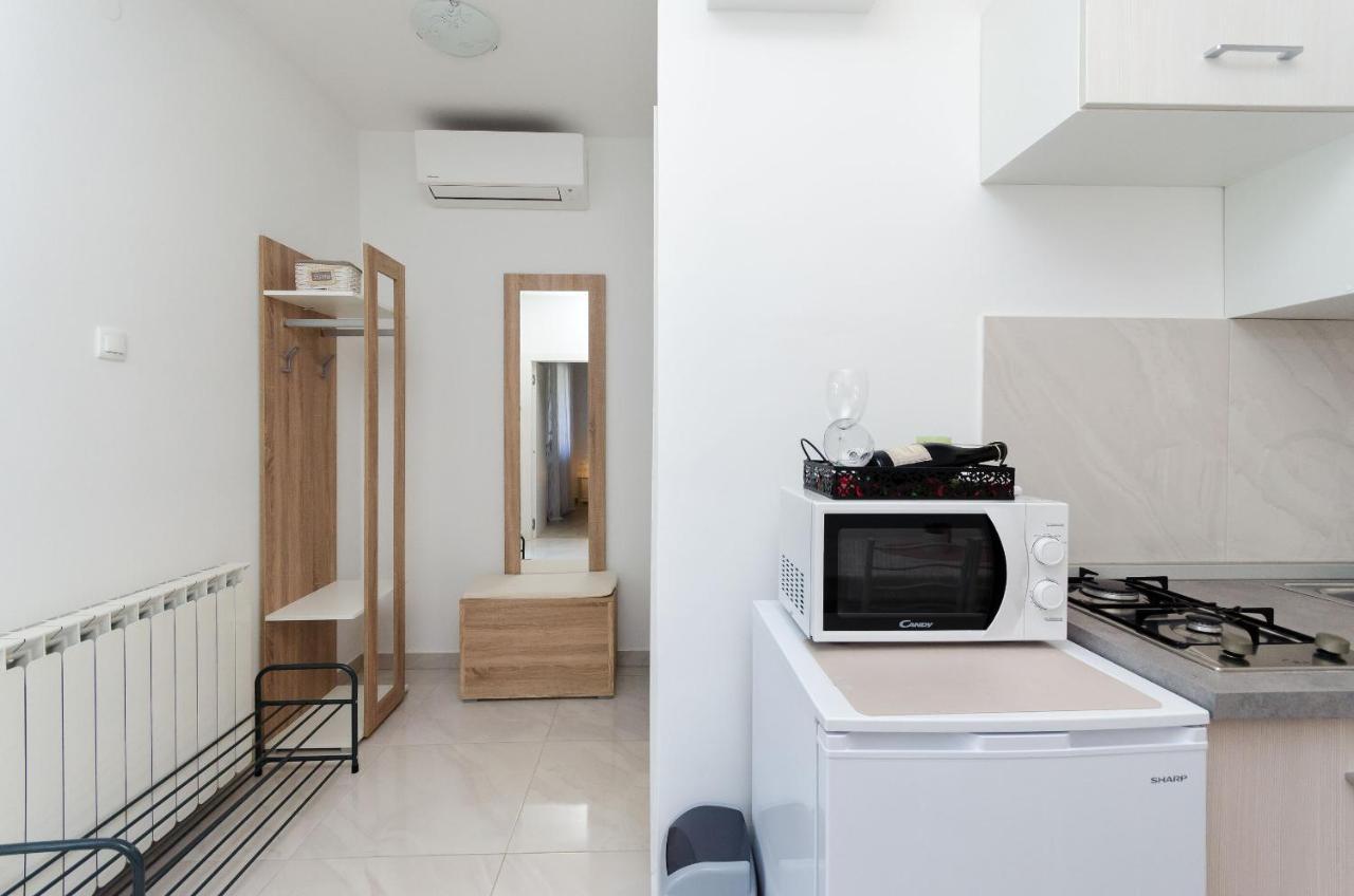 Apartment Zdenko ロヴィニ エクステリア 写真