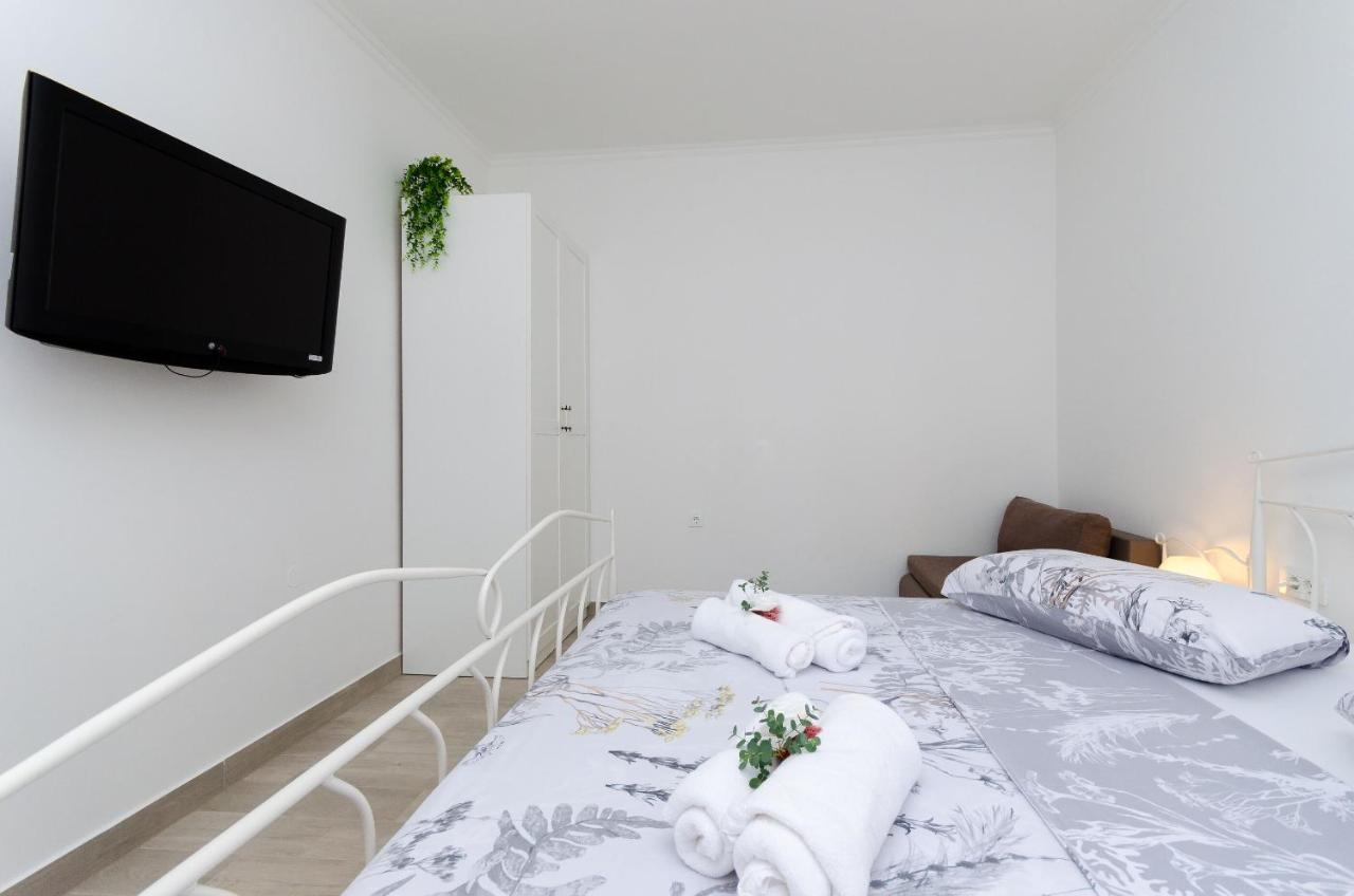 Apartment Zdenko ロヴィニ エクステリア 写真
