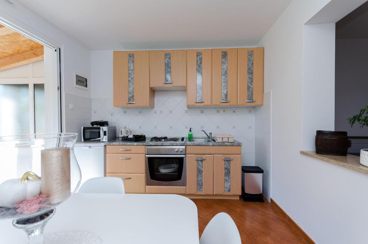 Apartment Zdenko ロヴィニ エクステリア 写真