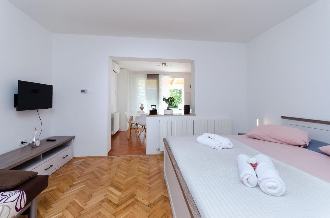Apartment Zdenko ロヴィニ エクステリア 写真