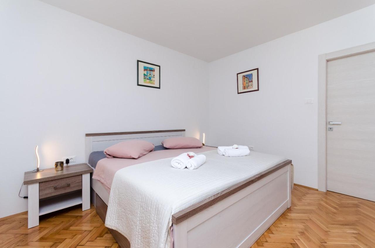 Apartment Zdenko ロヴィニ エクステリア 写真