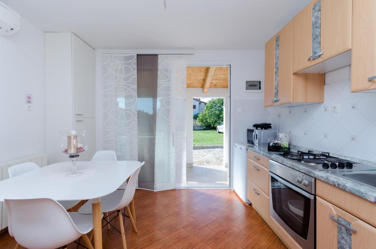 Apartment Zdenko ロヴィニ エクステリア 写真