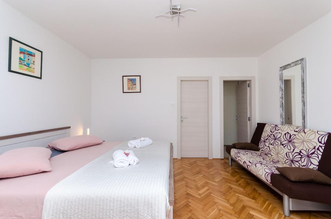 Apartment Zdenko ロヴィニ エクステリア 写真