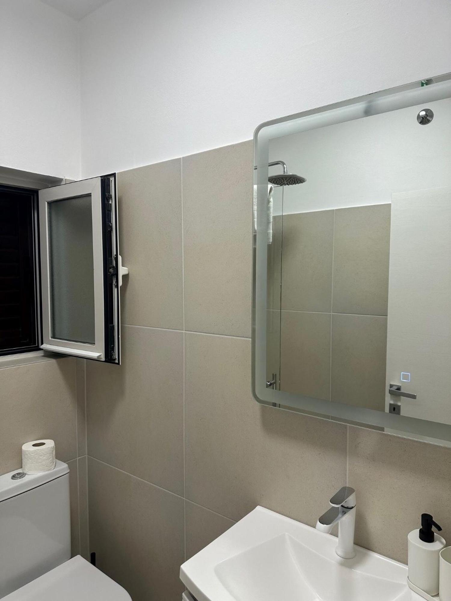 Apartment Zdenko ロヴィニ エクステリア 写真