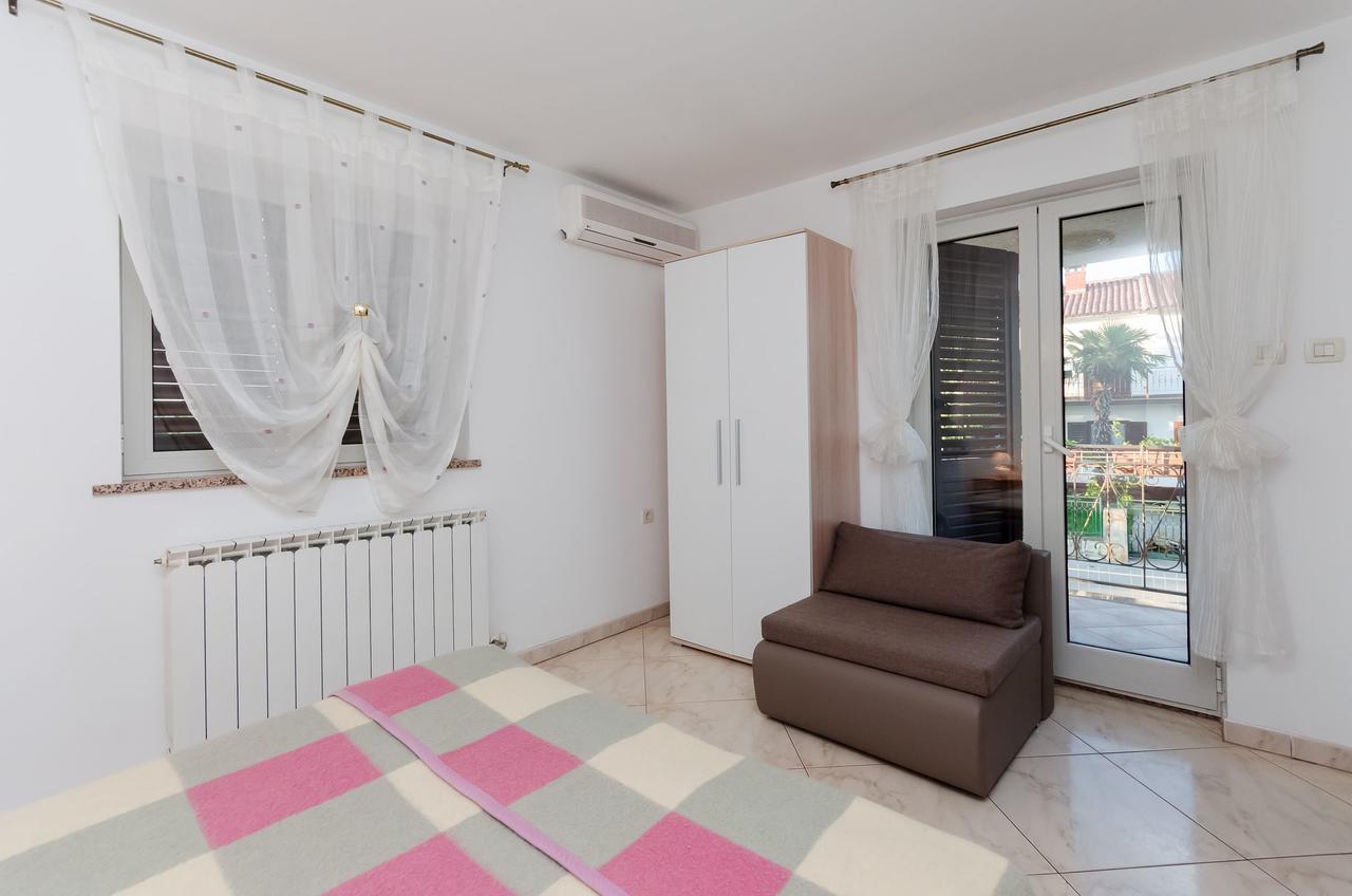 Apartment Zdenko ロヴィニ エクステリア 写真