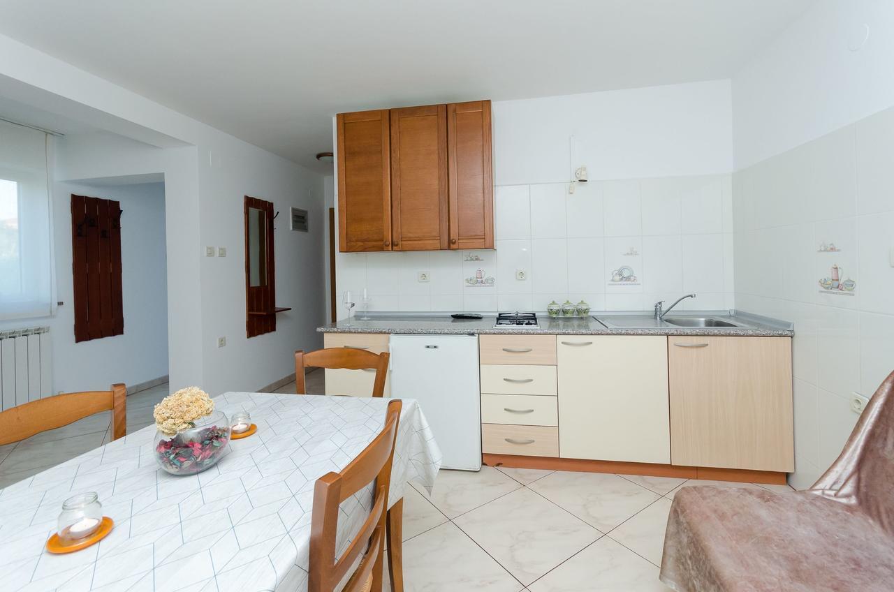 Apartment Zdenko ロヴィニ エクステリア 写真
