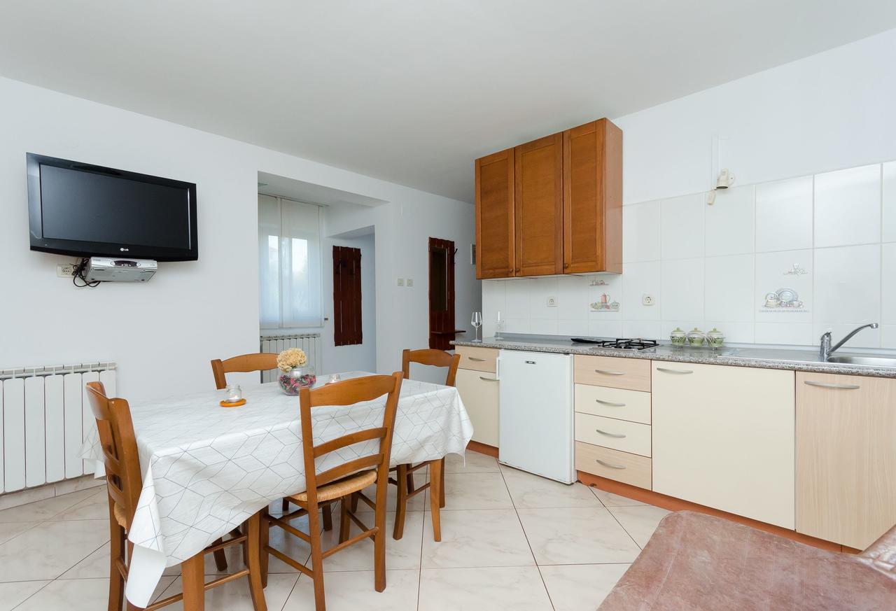 Apartment Zdenko ロヴィニ エクステリア 写真