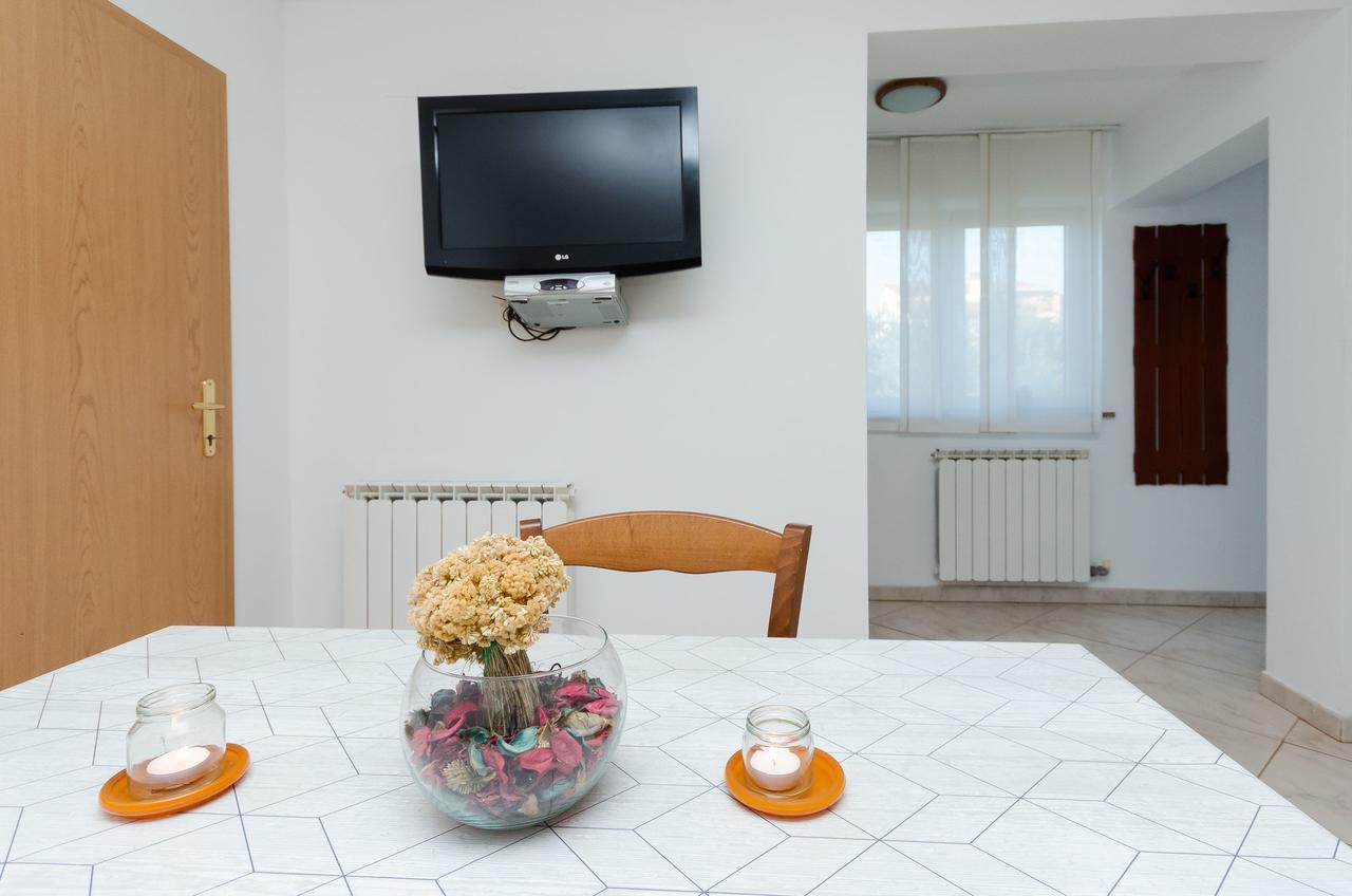 Apartment Zdenko ロヴィニ エクステリア 写真